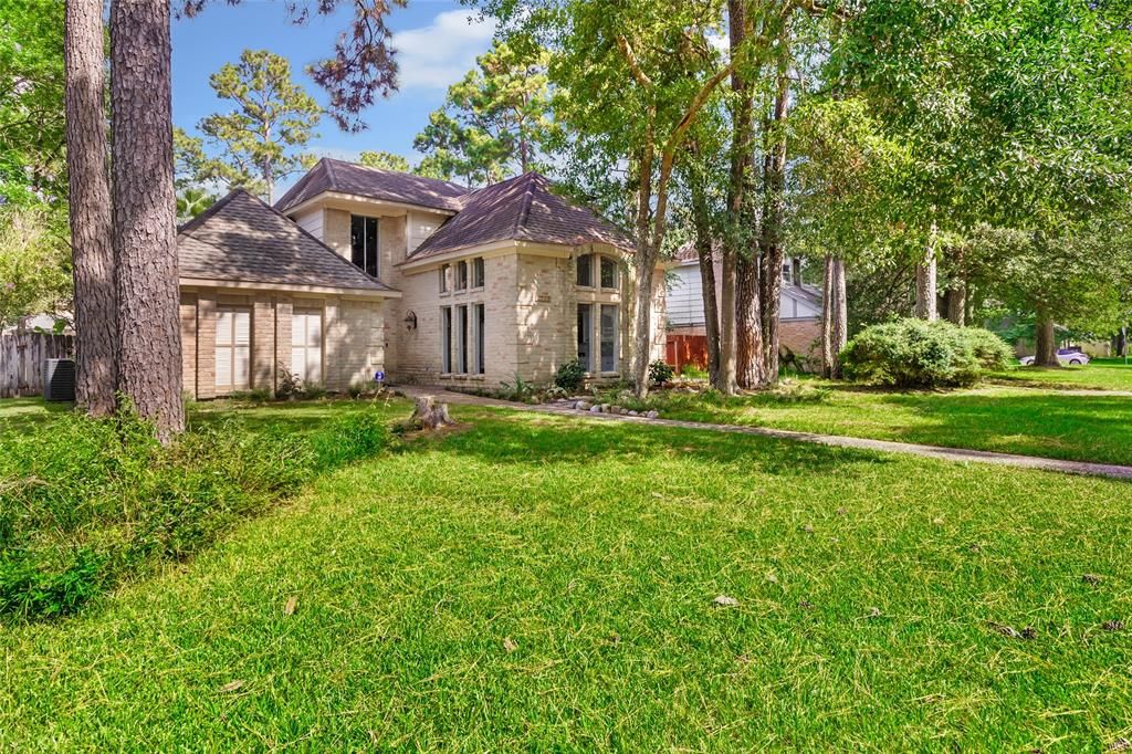 Photo of 2706 Woodland Grove Drive, Houston, TX 77339 (MLS # 35966024)