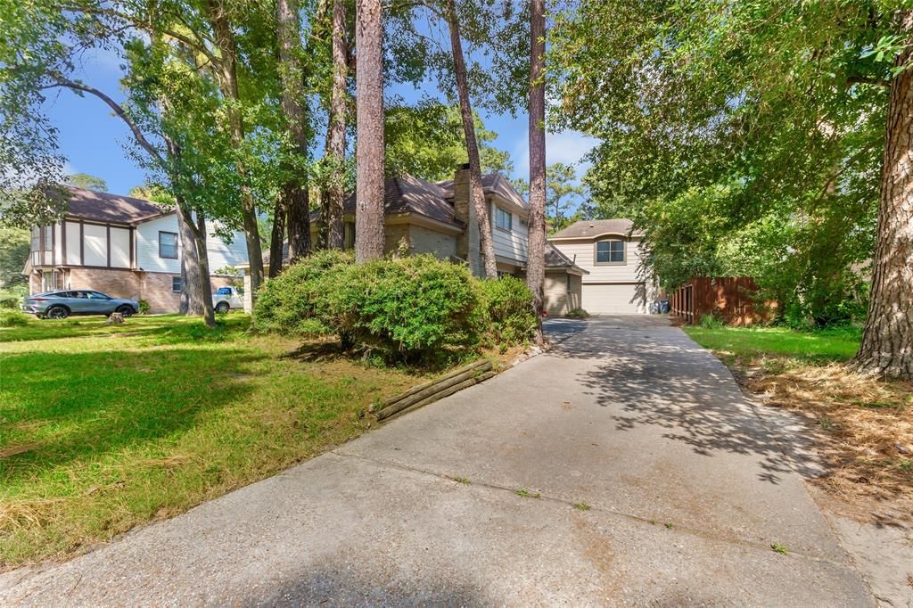 Photo of 2706 Woodland Grove Drive, Houston, TX 77339 (MLS # 35966024)