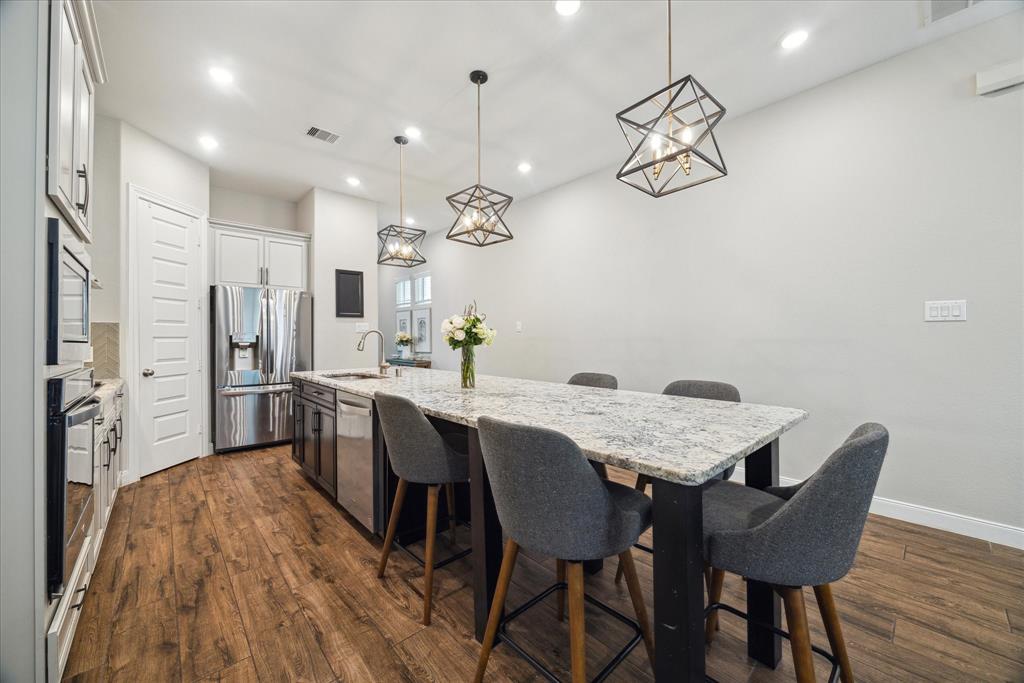 10407 Quiet Courtyard Road, Houston, Texas image 7
