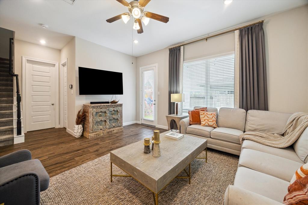 10407 Quiet Courtyard Road, Houston, Texas image 9