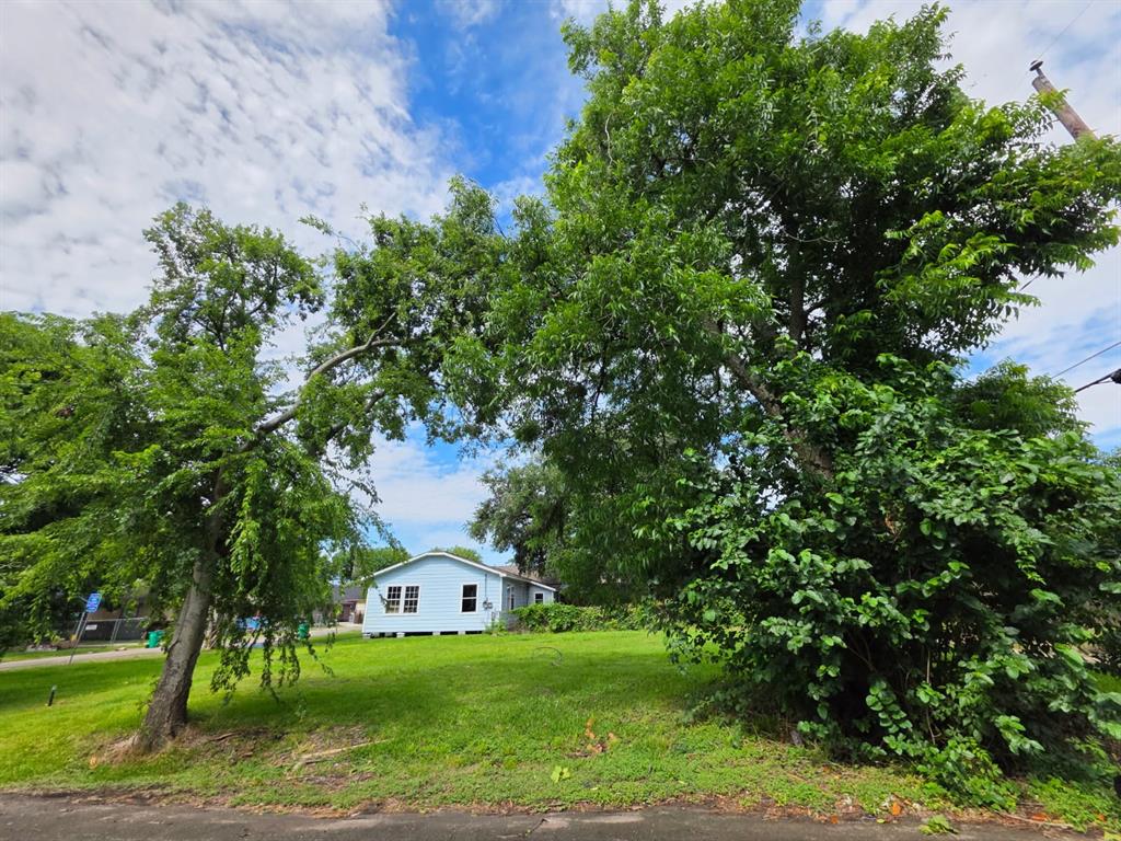 300 Neal Street, Baytown, Texas image 5
