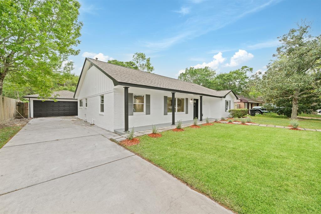 1206 Timber Lane, Friendswood, Texas image 3