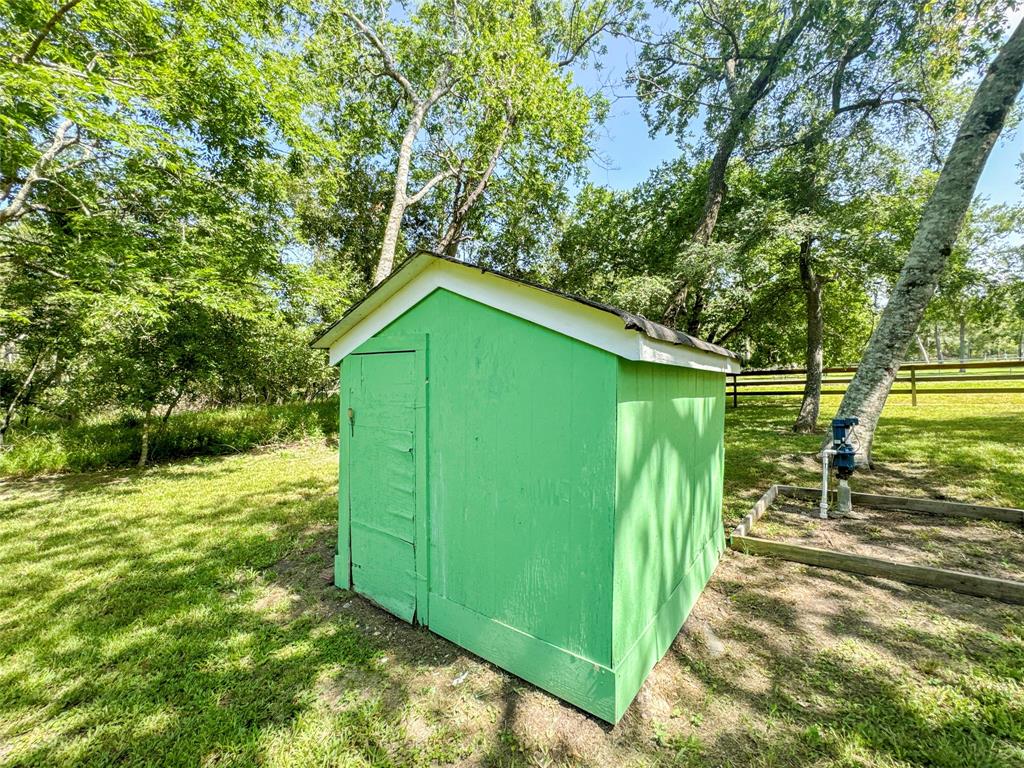 5903 Parr Court, Damon, Texas image 26