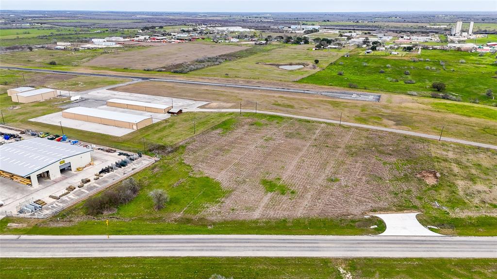 2700 Us-183, Gonzales, Texas image 17
