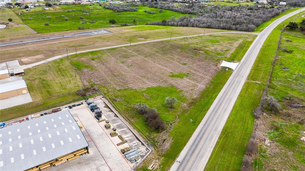 2700 Us-183, Gonzales, Texas image 18