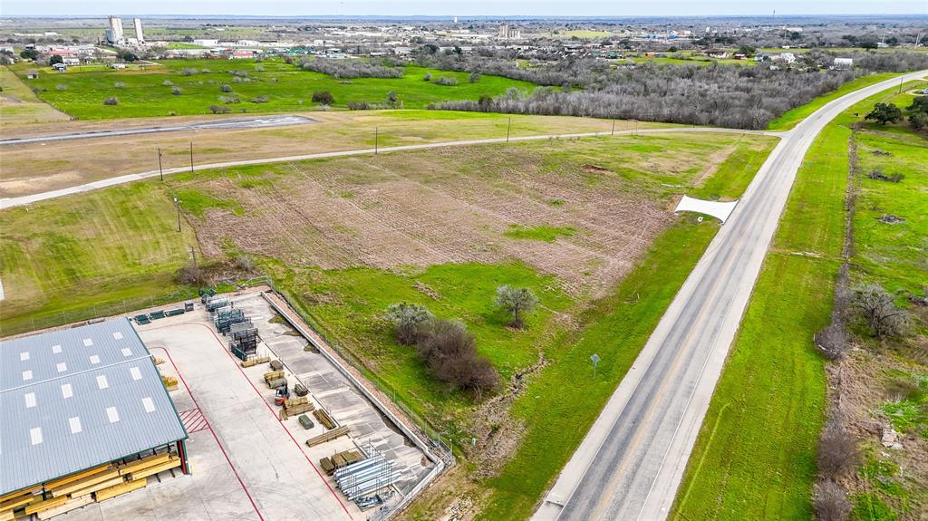2700 Us-183, Gonzales, Texas image 1