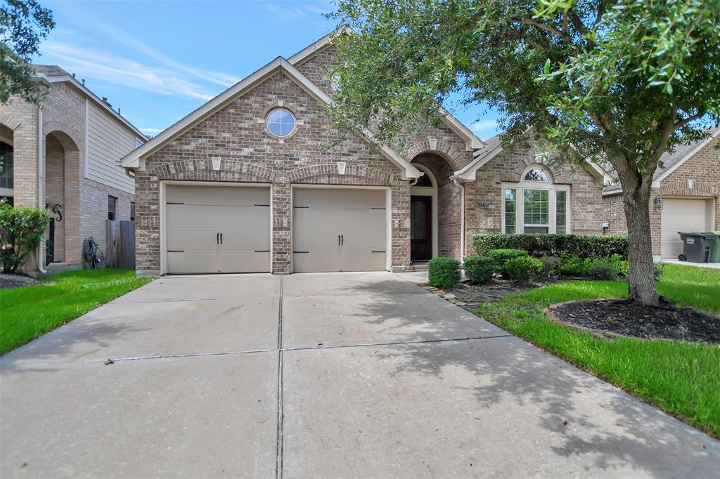 13305 Highland Lake Lane, Pearland, Texas image 1