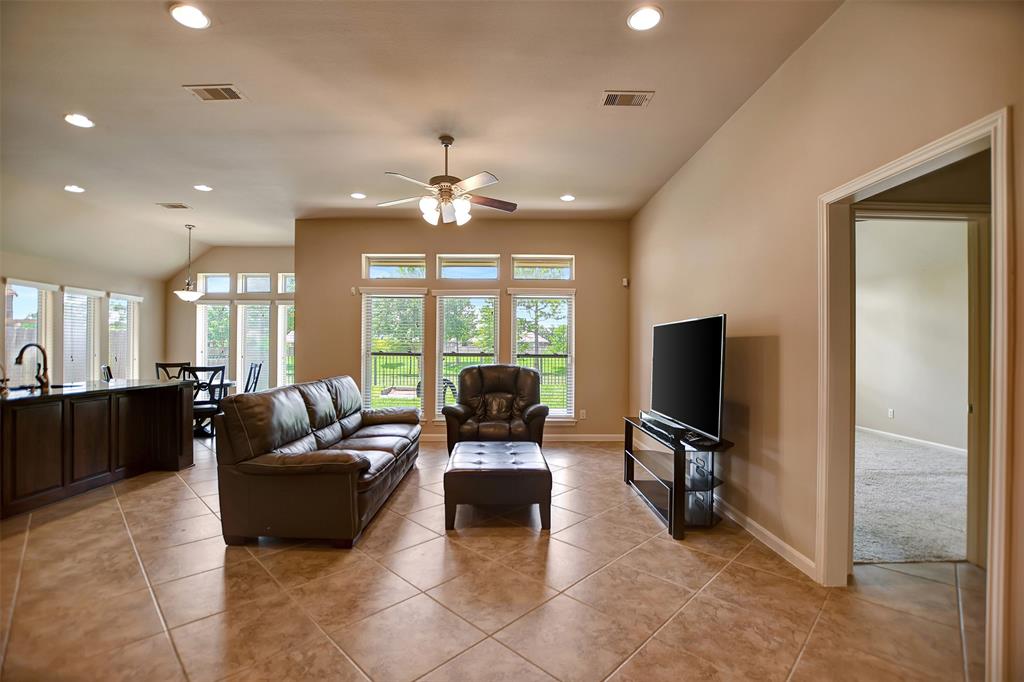 13305 Highland Lake Lane, Pearland, Texas image 9