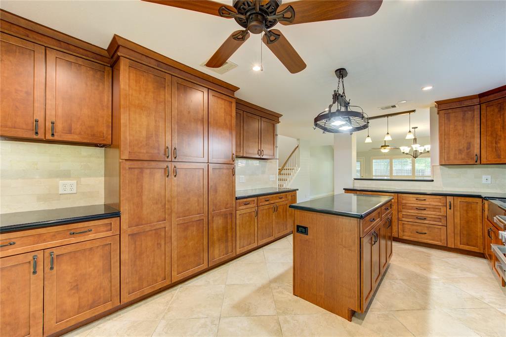 135 N Dreamweaver Circle, The Woodlands, Texas image 8