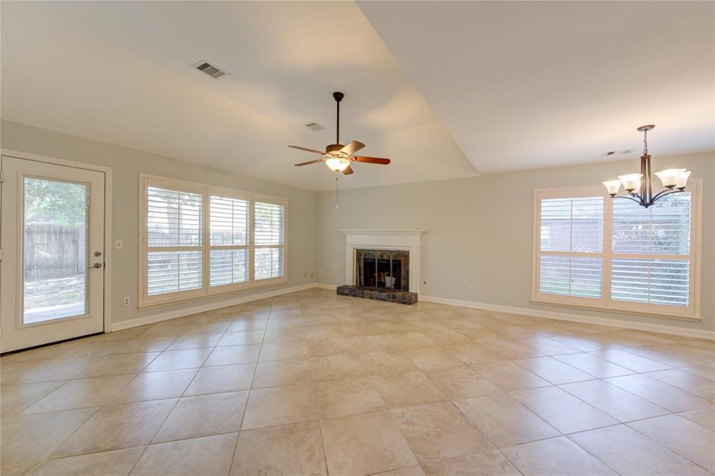 135 N Dreamweaver Circle, The Woodlands, Texas image 14