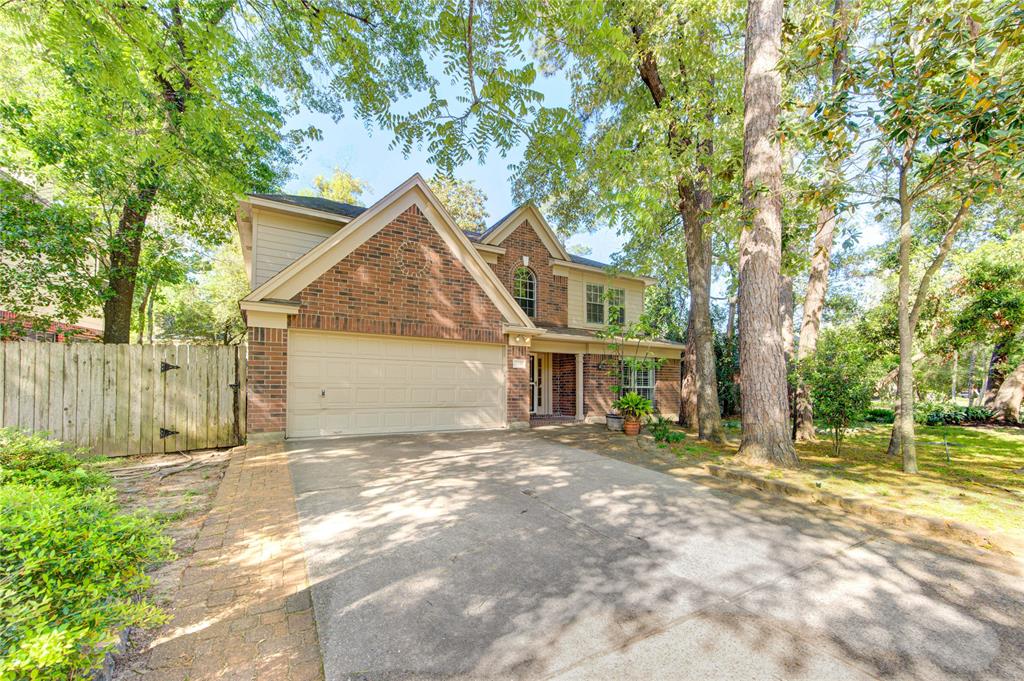 135 N Dreamweaver Circle, The Woodlands, Texas image 2