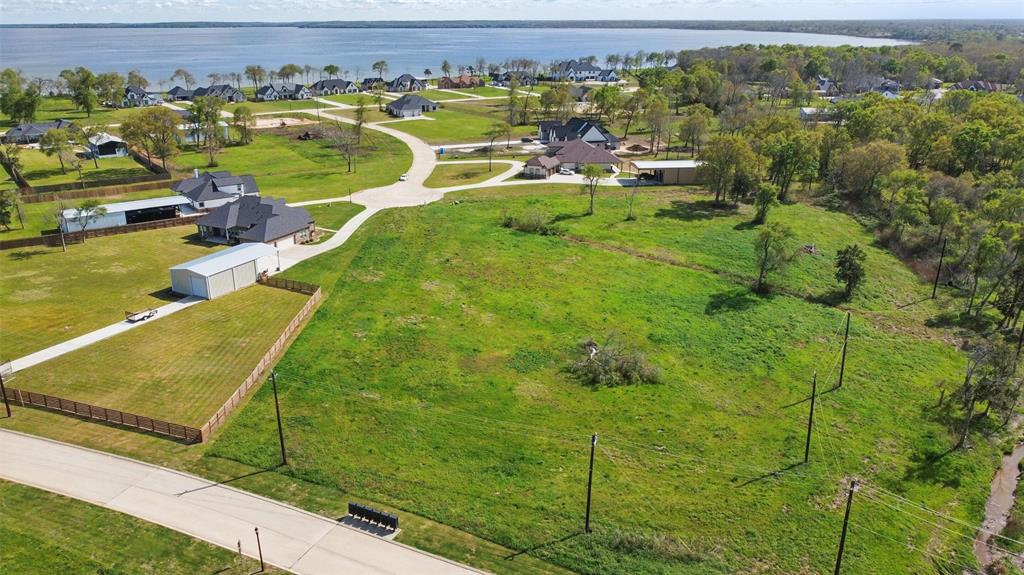 5602 Arrowhead Point Dr, Baytown, Texas image 2