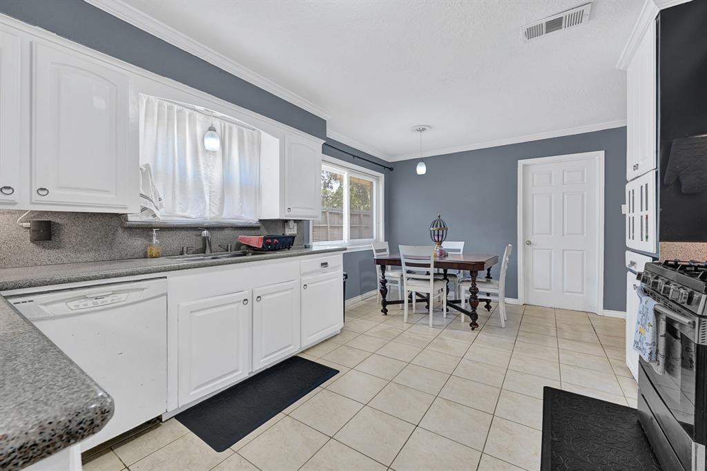 2022 Willow Wisp Drive, Seabrook, Texas image 16