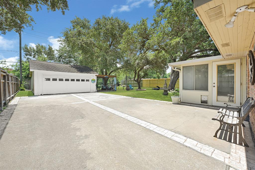 2022 Willow Wisp Drive, Seabrook, Texas image 26