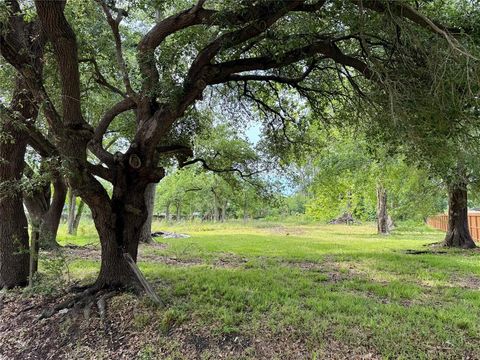 Photo of 1926 Dolly Wright Road, Houston, TX 77088 (MLS # 36786327)