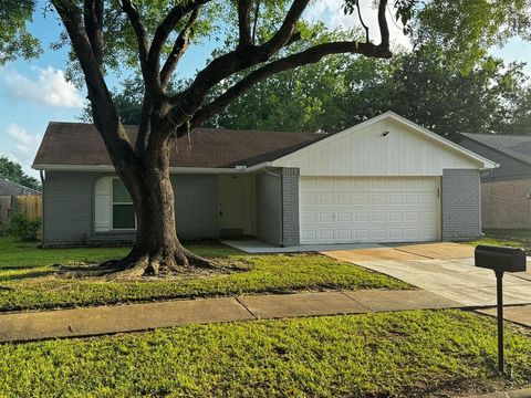 Single Family Residence in Sugar Land TX 13979 Towne Way Drive.jpg