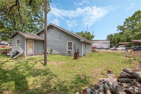 A home in Bacliff