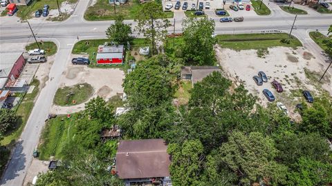 A home in Bacliff