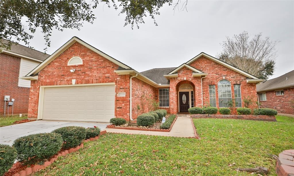 3219 Stratford Manor Drive, Sugar Land, Texas image 2