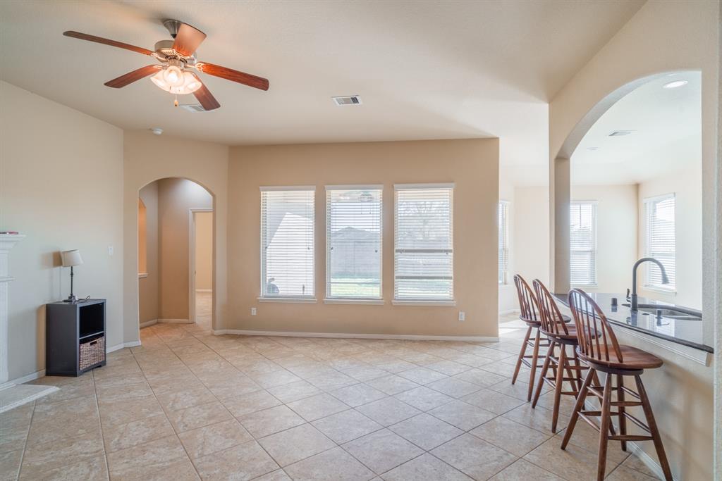 2402 Copper Fields Drive, Rosharon, Texas image 7