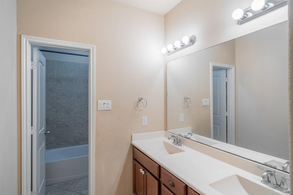 2402 Copper Fields Drive, Rosharon, Texas image 25