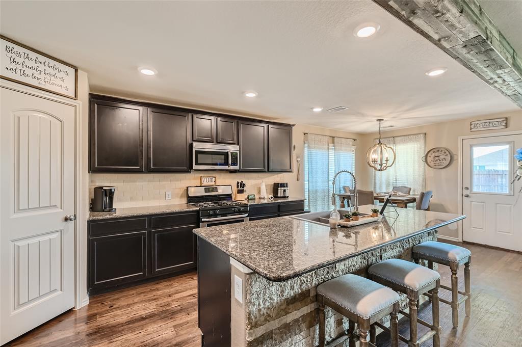 430 Branch Oak Court, La Marque, Texas image 4