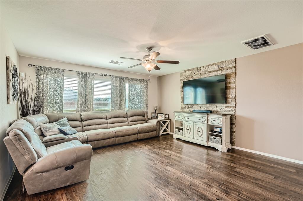 430 Branch Oak Court, La Marque, Texas image 2