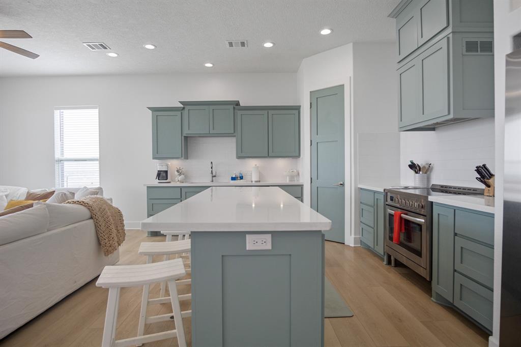 2635 Holiday Drive, Crystal Beach, Texas image 9