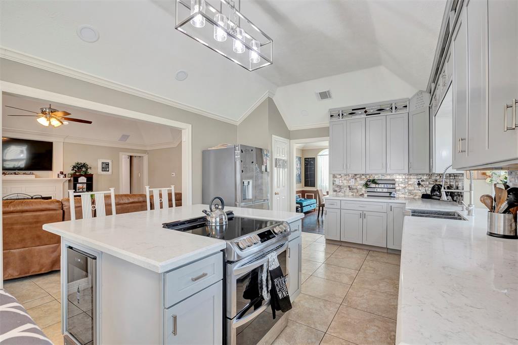2134 Kilkenny Drive, Pearland, Texas image 13