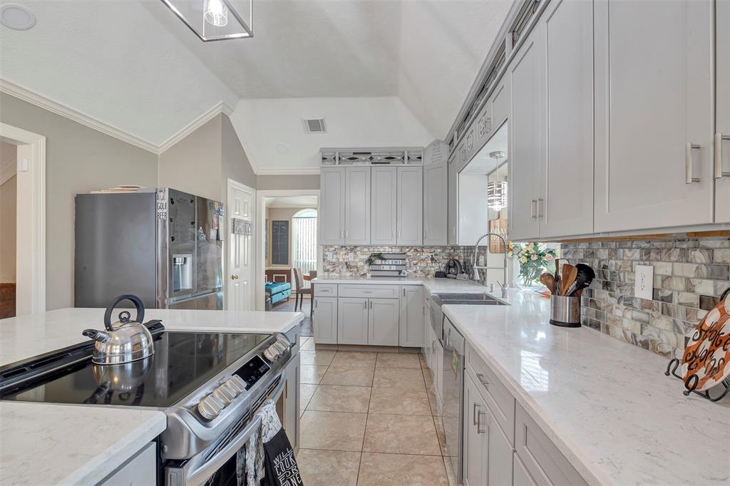 2134 Kilkenny Drive, Pearland, Texas image 12