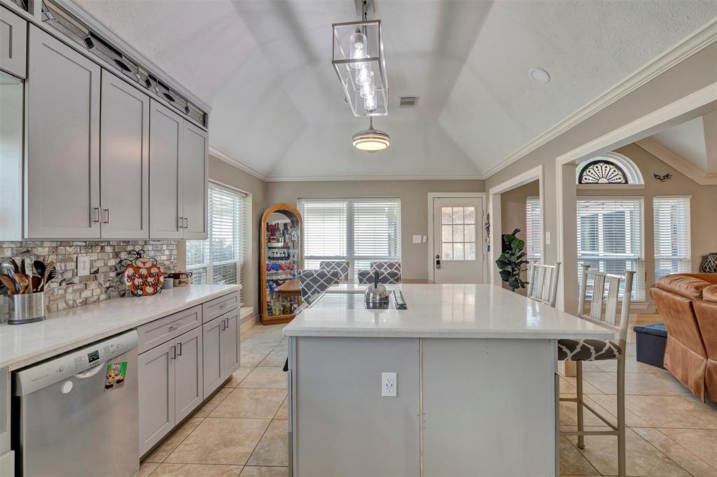 2134 Kilkenny Drive, Pearland, Texas image 9
