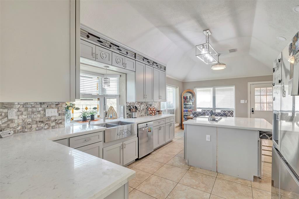2134 Kilkenny Drive, Pearland, Texas image 8