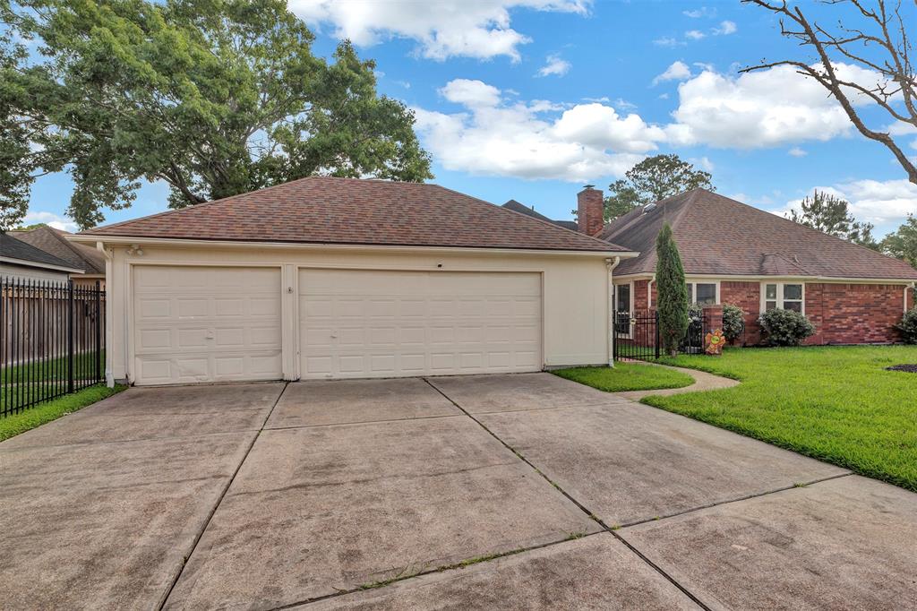 2134 Kilkenny Drive, Pearland, Texas image 39