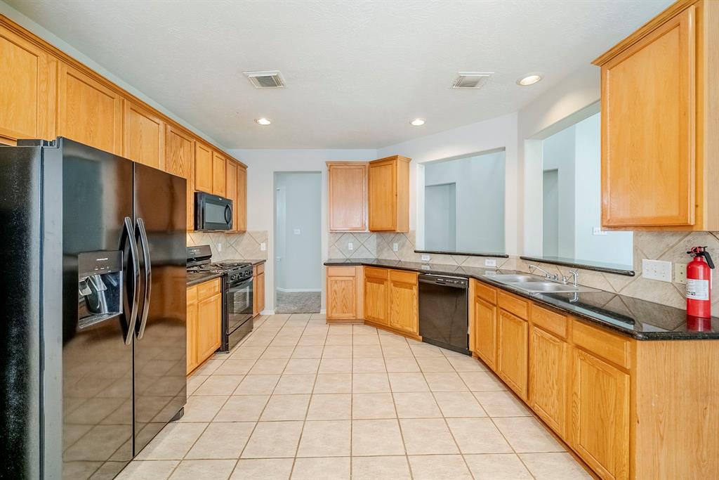 8826 Silver Yacht Drive, Humble, Texas image 8