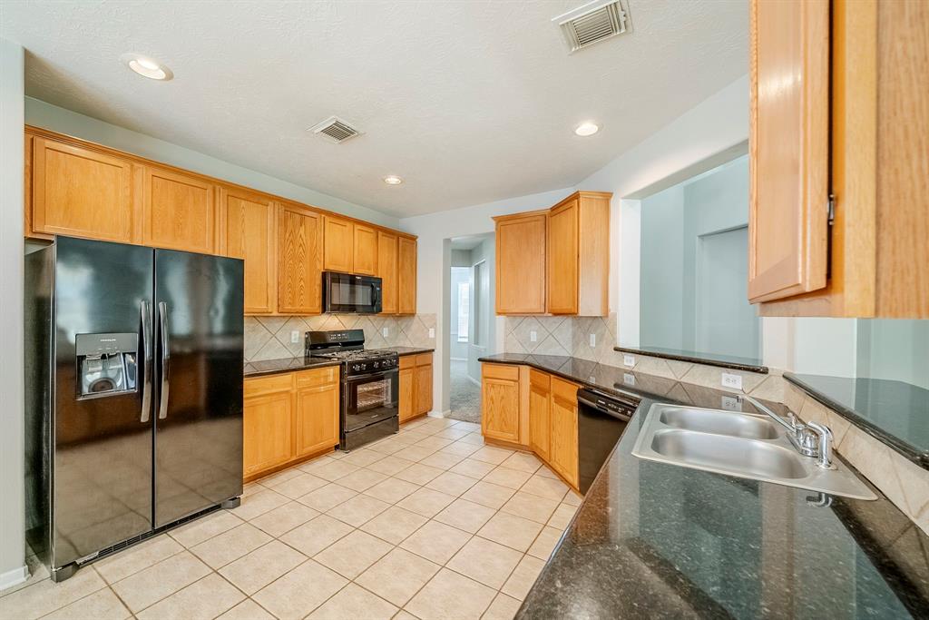 8826 Silver Yacht Drive, Humble, Texas image 9