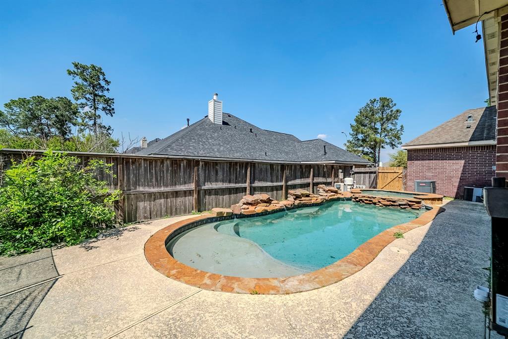 8826 Silver Yacht Drive, Humble, Texas image 34