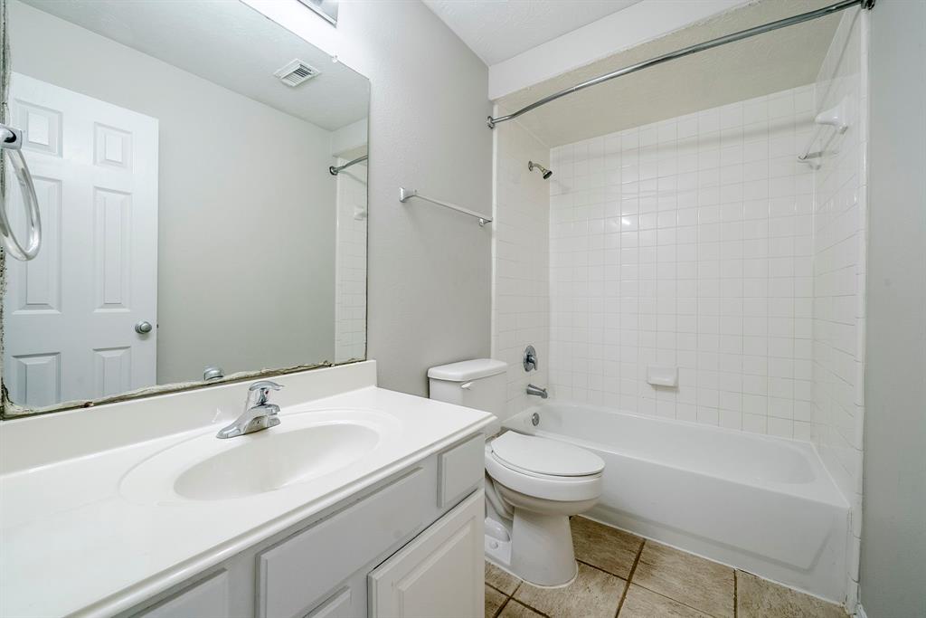 8826 Silver Yacht Drive, Humble, Texas image 28