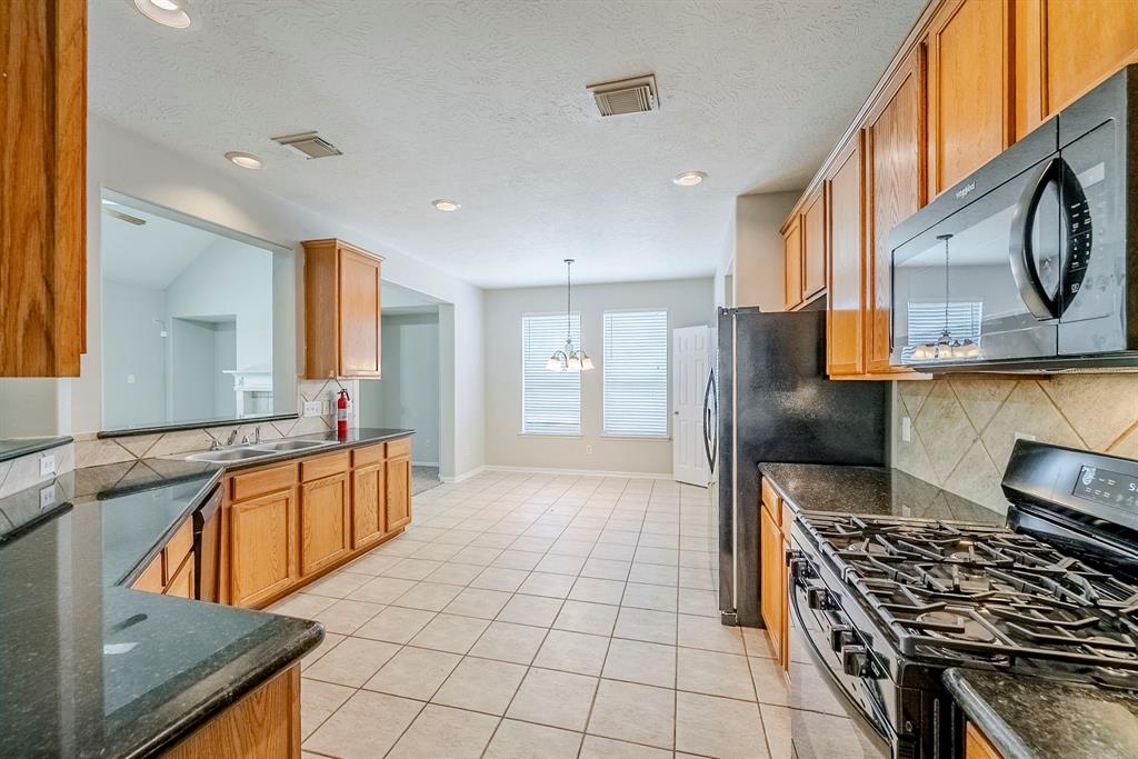 8826 Silver Yacht Drive, Humble, Texas image 7