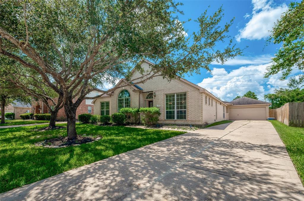 11410 Starlight Bay Street, Pearland, Texas image 1