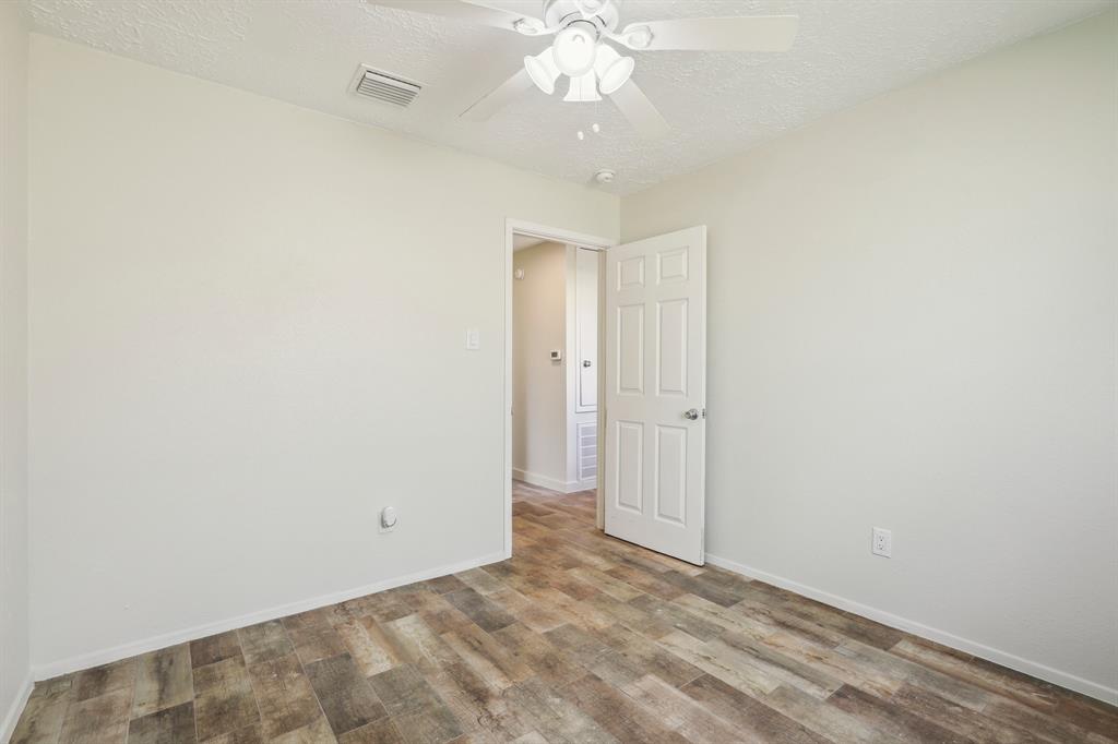 7156 Village Lake Drive, Cypress, Texas image 16