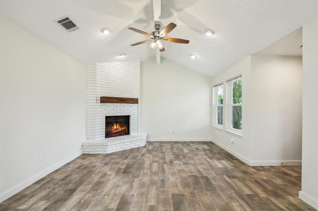 7156 Village Lake Drive, Cypress, Texas image 4