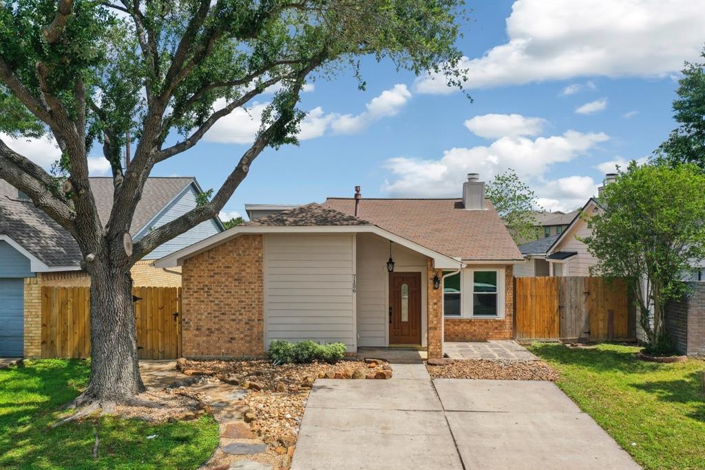 7156 Village Lake Drive, Cypress, Texas image 1