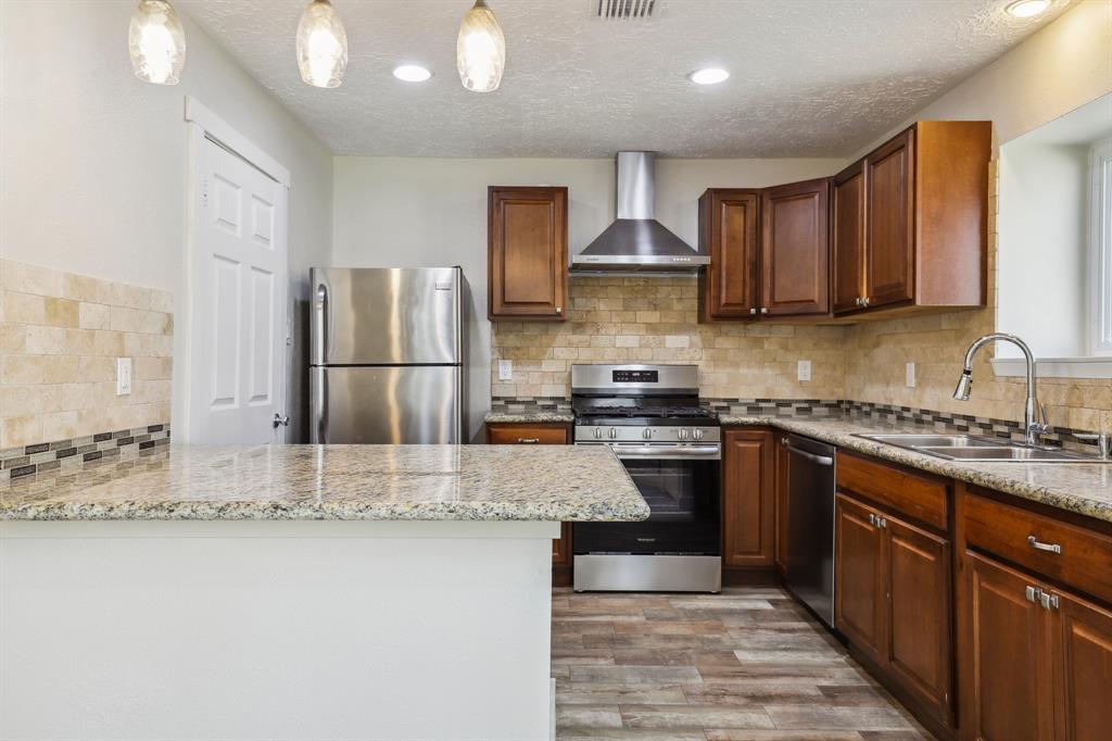 7156 Village Lake Drive, Cypress, Texas image 7