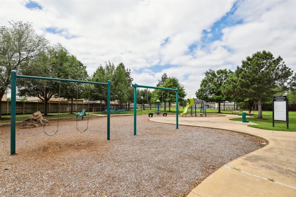 7156 Village Lake Drive, Cypress, Texas image 26