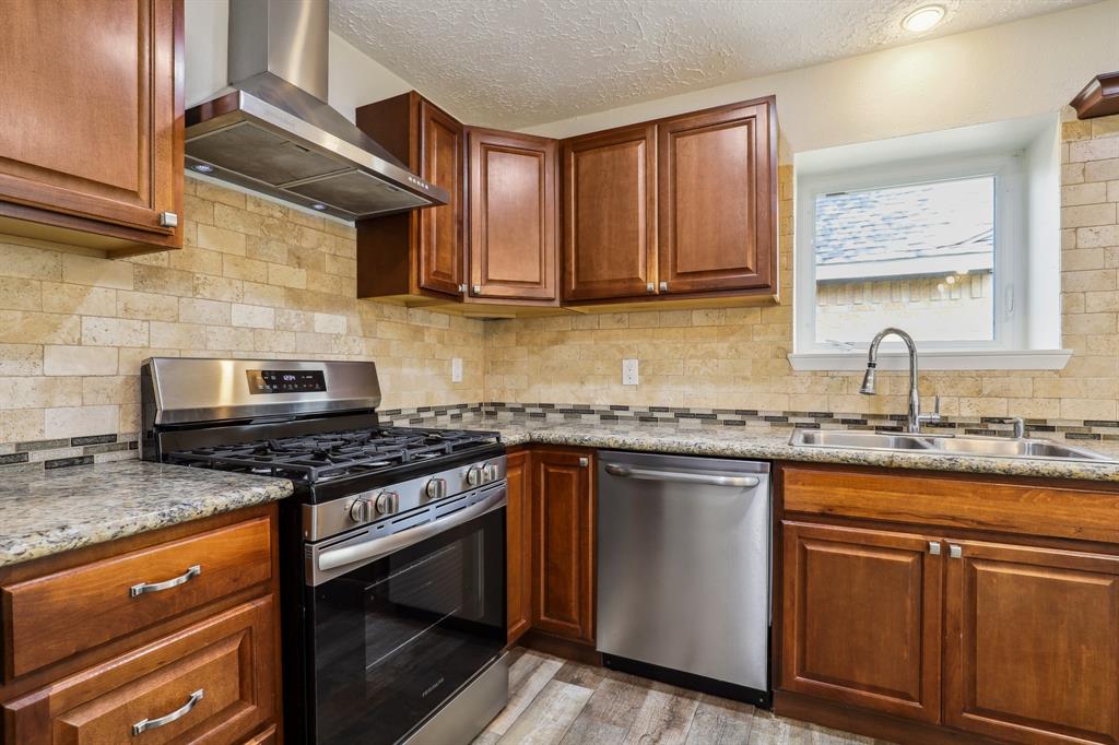 7156 Village Lake Drive, Cypress, Texas image 9