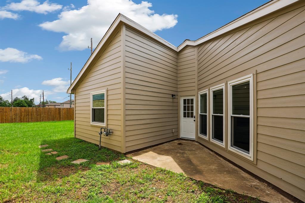 7156 Village Lake Drive, Cypress, Texas image 18