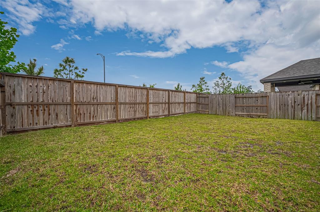 213 Trapper Creek Drive, Conroe, Texas image 25