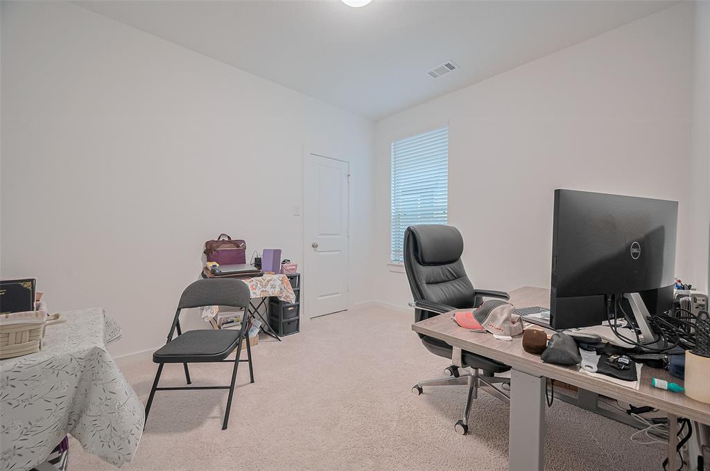 213 Trapper Creek Drive, Conroe, Texas image 17