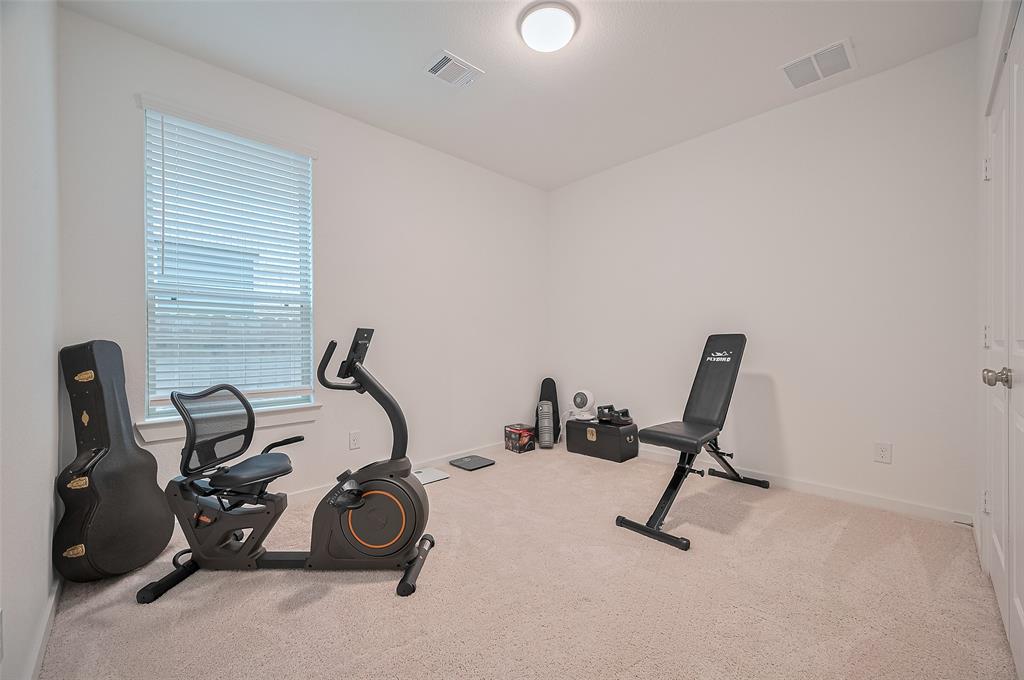 213 Trapper Creek Drive, Conroe, Texas image 16