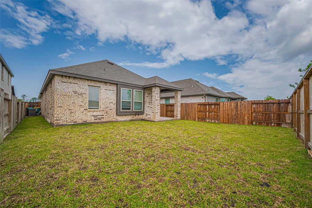 213 Trapper Creek Drive, Conroe, Texas image 26